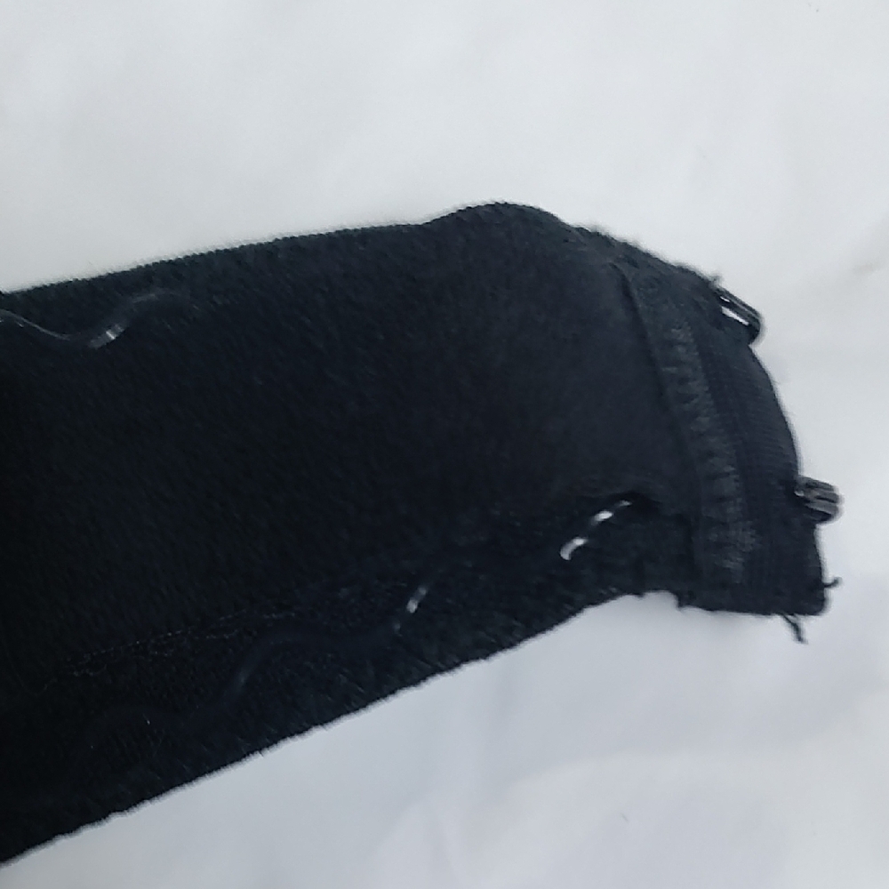 Black Strapless Bra with Underwire Support - Picture 4 of 7